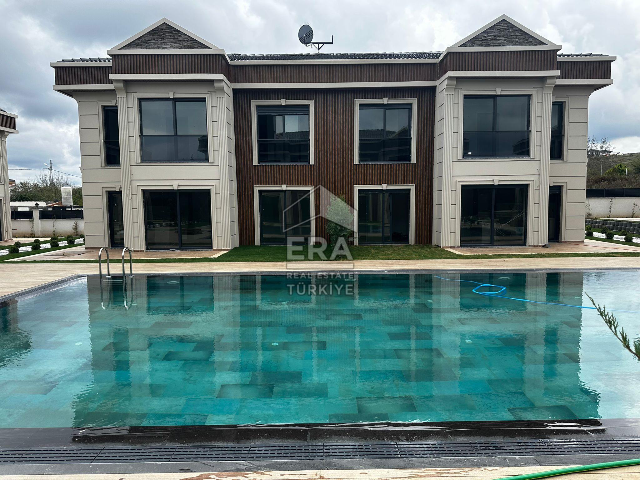 ERA VİZYONDAN HARİKA KONUMDA 4+1 SATILIK VİLLA 