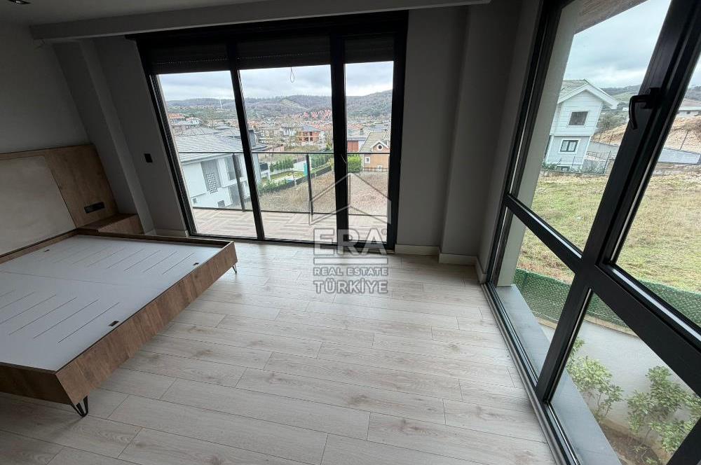 ŞİLE'DE 6+2 HAVUZLU TRİPLEKS VİLLA 