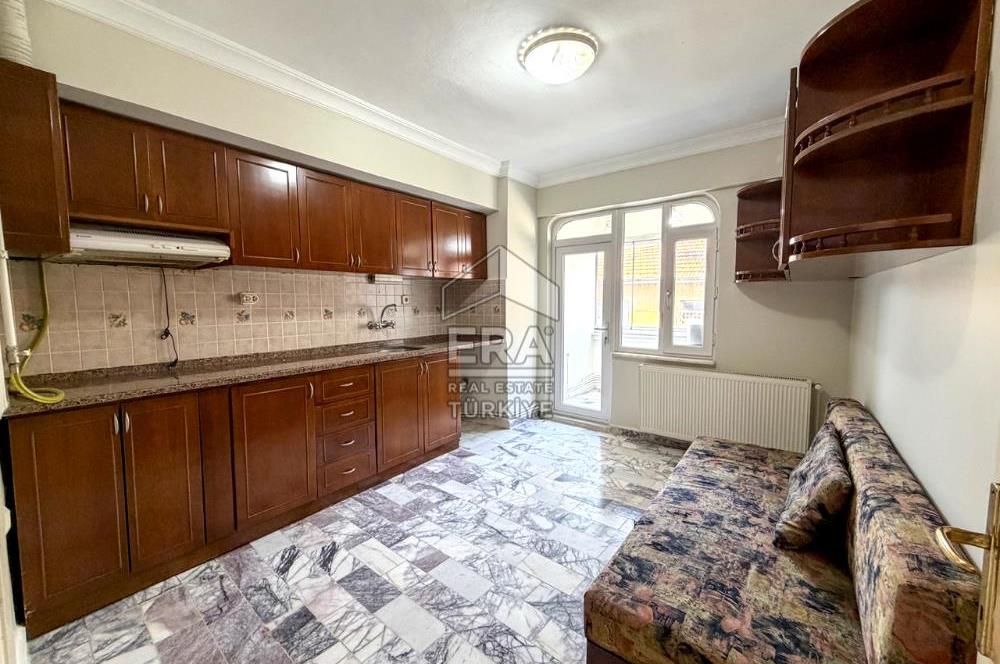 KASAPLAR MAHALLESİNDE HEYKELE YAKIN KONUMDA SATILIK GENİŞ 2+1 DAİRE
