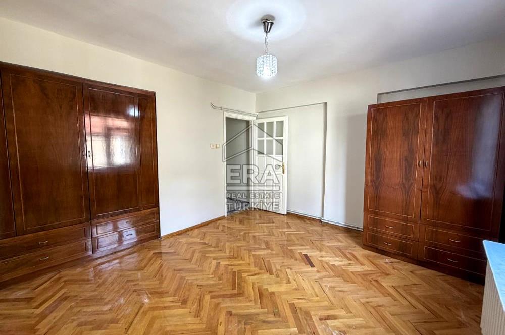 KASAPLAR MAHALLESİNDE HEYKELE YAKIN KONUMDA SATILIK GENİŞ 2+1 DAİRE