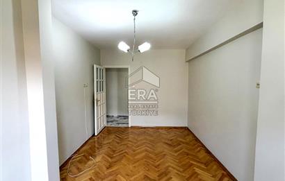 KASAPLAR MAHALLESİNDE HEYKELE YAKIN KONUMDA SATILIK GENİŞ 2+1 DAİRE