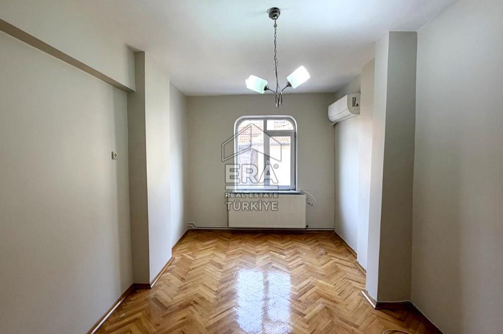 KASAPLAR MAHALLESİNDE HEYKELE YAKIN KONUMDA SATILIK GENİŞ 2+1 DAİRE