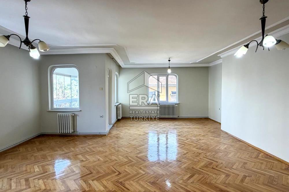 KASAPLAR MAHALLESİNDE HEYKELE YAKIN KONUMDA SATILIK GENİŞ 2+1 DAİRE