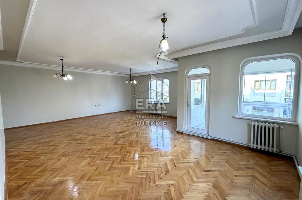 KASAPLAR MAHALLESİNDE HEYKELE YAKIN KONUMDA SATILIK GENİŞ 2+1 DAİRE