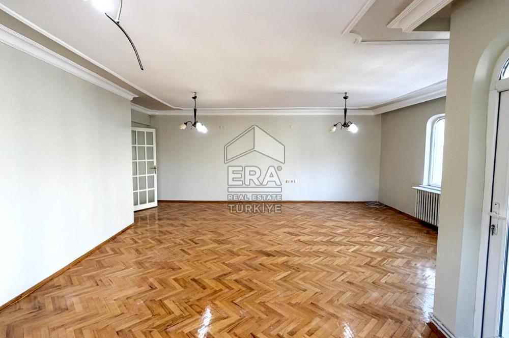 KASAPLAR MAHALLESİNDE HEYKELE YAKIN KONUMDA SATILIK GENİŞ 2+1 DAİRE