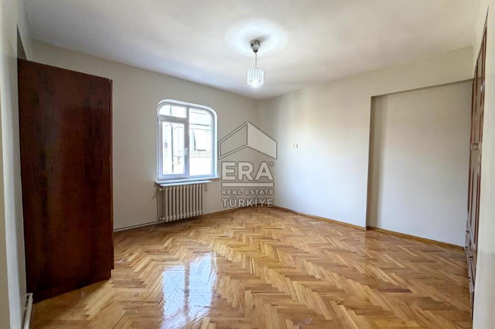 KASAPLAR MAHALLESİNDE HEYKELE YAKIN KONUMDA SATILIK GENİŞ 2+1 DAİRE