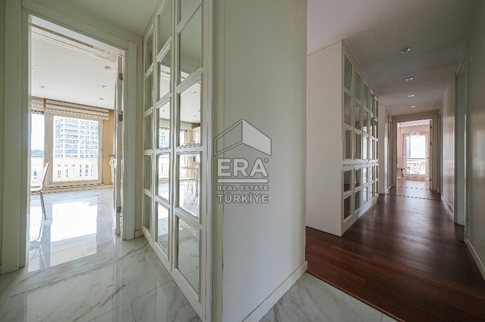 İstanbul Saraylarında Ferah ve Aydınlık Lüks 4+1 Daire