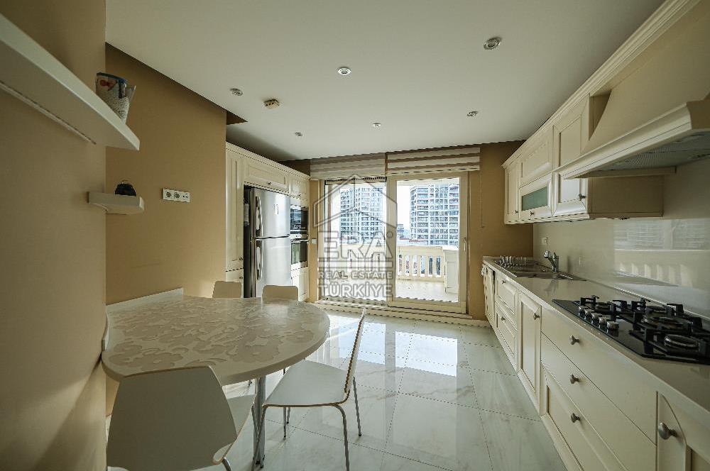 İstanbul Saraylarında Ferah ve Aydınlık Lüks 4+1 Daire