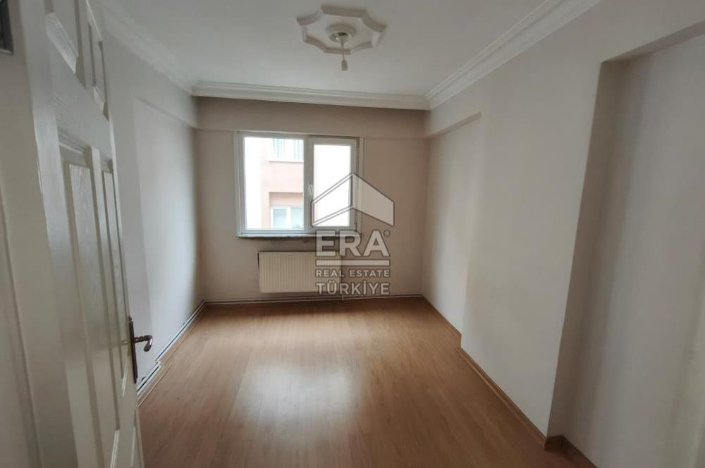 CADDE ÜZERİ SİTEDE BAKIMLI GENİŞ 3+1 KİRALIK DAİRE 