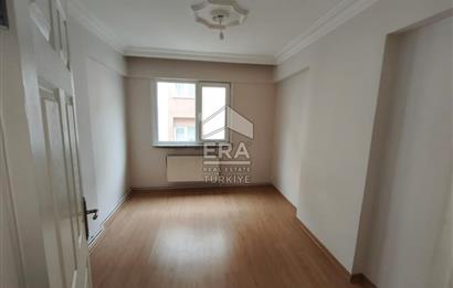 CADDE ÜZERİ SİTEDE BAKIMLI GENİŞ 3+1 KİRALIK DAİRE 