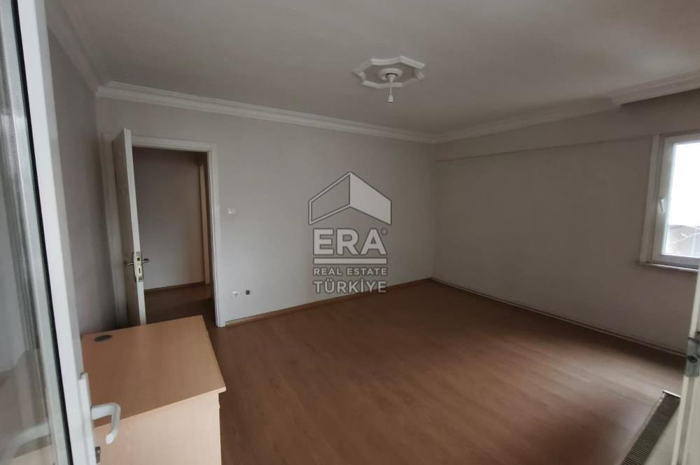 CADDE ÜZERİ SİTEDE BAKIMLI GENİŞ 3+1 KİRALIK DAİRE 