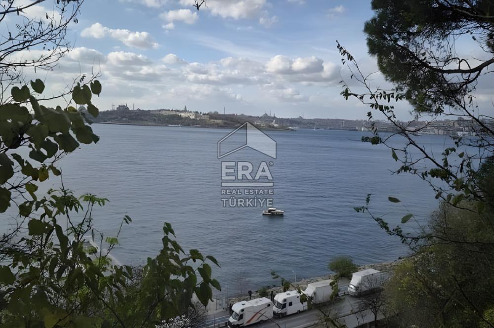 ÜSKÜDAR İHSANİYE MAHALLESİNDE BAHÇELİ AHŞAP EV VE KAGİR KULÜBE