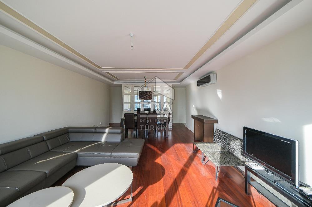 İstanbul Saraylarında Ferah ve Aydınlık Lüks 4+1 Daire