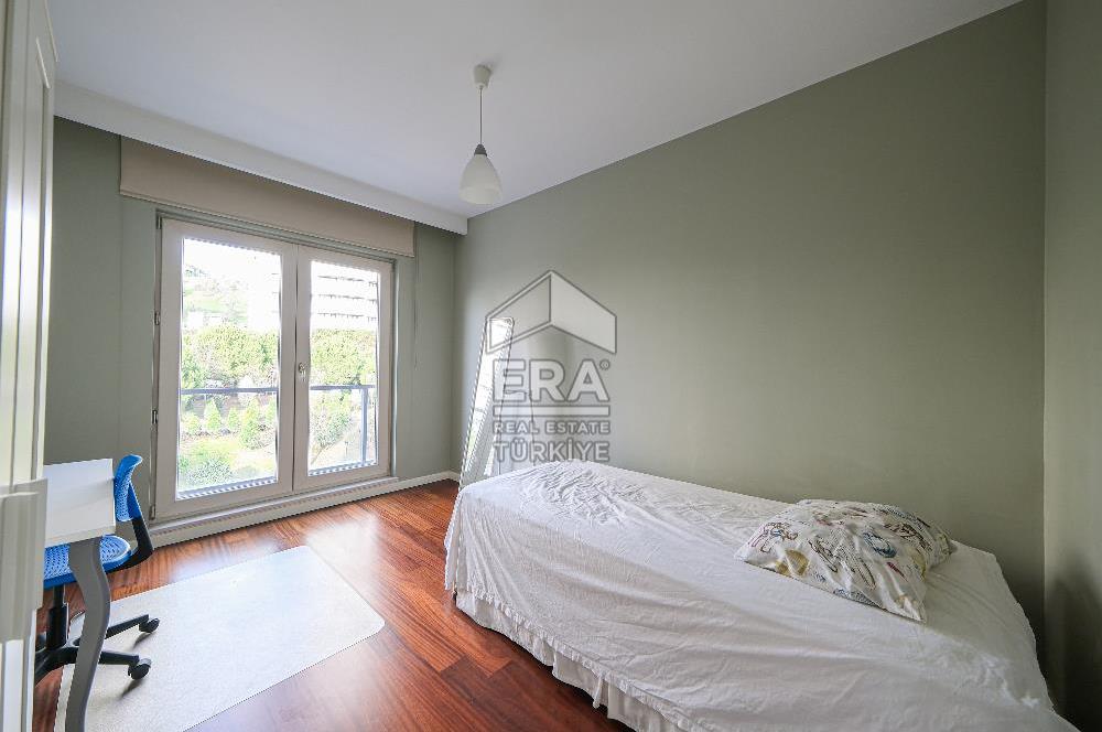 İstanbul Saraylarında Ferah ve Aydınlık Lüks 4+1 Daire