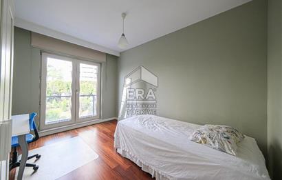 İstanbul Saraylarında Ferah ve Aydınlık Lüks 4+1 Daire