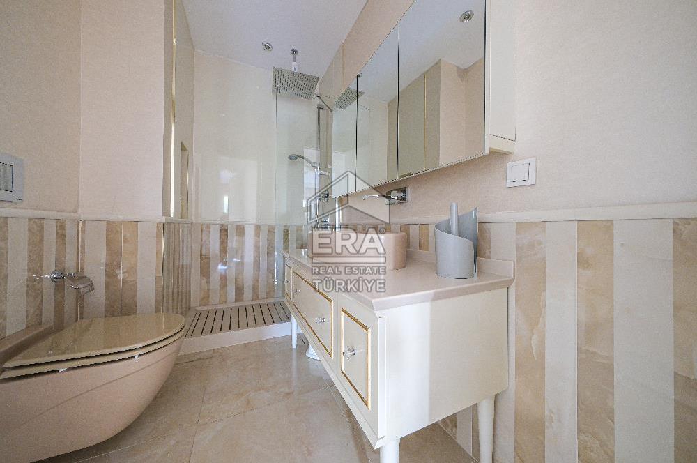 İstanbul Saraylarında Ferah ve Aydınlık Lüks 4+1 Daire