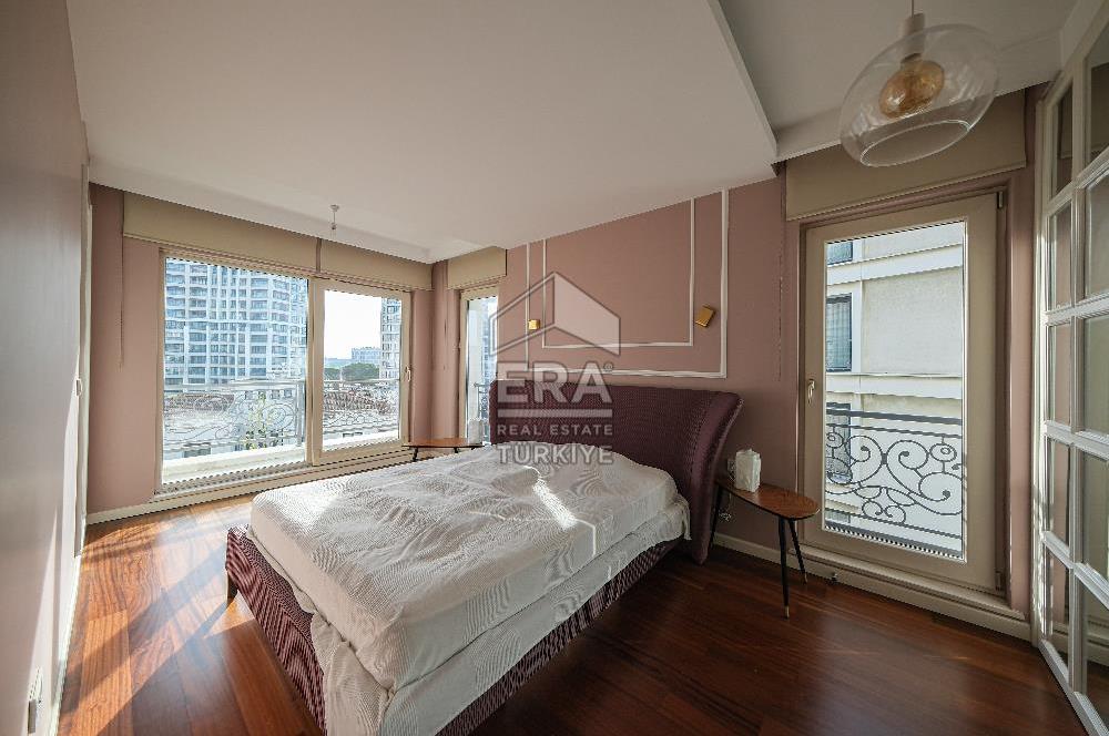 İstanbul Saraylarında Ferah ve Aydınlık Lüks 4+1 Daire