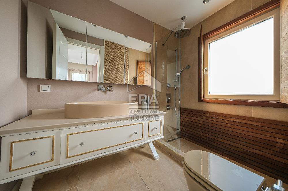 İstanbul Saraylarında Ferah ve Aydınlık Lüks 4+1 Daire