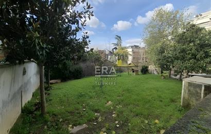 ÜSKÜDAR İHSANİYE MAHALLESİNDE BAHÇELİ AHŞAP EV VE KAGİR KULÜBE