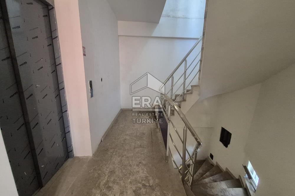 Karabağlar Yeşillik Cad. 3 Katlı Komple Satılık Ticari Bina