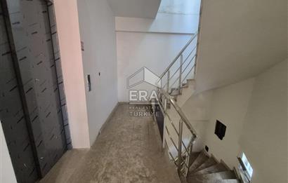 Karabağlar Yeşillik Cad. 3 Katlı Komple Satılık Ticari Bina