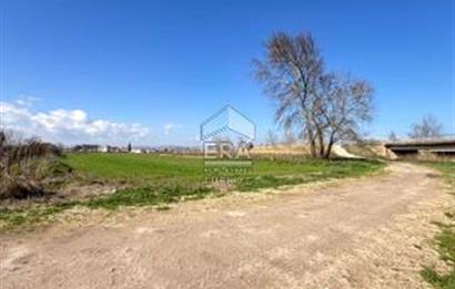 BALIKESİR BÜYÜKBOSTANCI'DA ANA YOLA YAKIN SATILIK TARLA