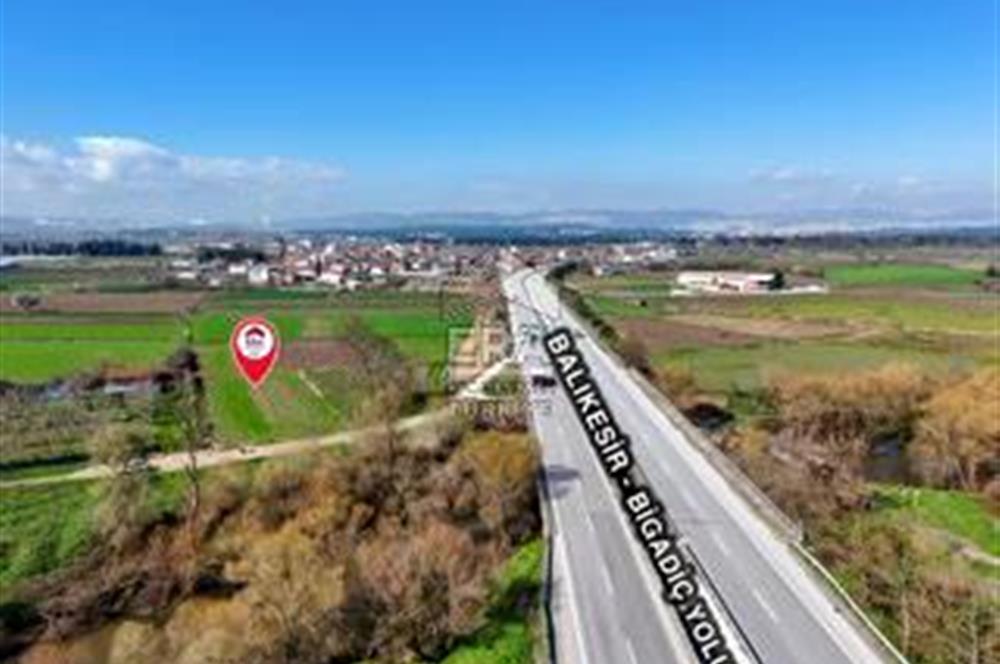 BALIKESİR BÜYÜKBOSTANCI'DA ANA YOLA YAKIN SATILIK TARLA