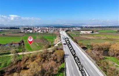 BALIKESİR BÜYÜKBOSTANCI'DA ANA YOLA YAKIN SATILIK TARLA