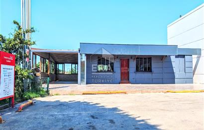 Yoğun Güzergahdaki Benzin İstasyonunda Kafe-Restoran için Dükkan