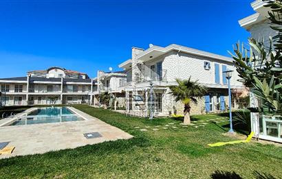 AYVALIK ALTINOVA SİBER LİFE SİTESİNDE SATILIK 3+1 VİLLA