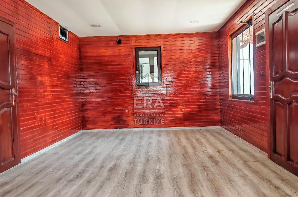 Yoğun Güzergahdaki Benzin İstasyonunda Kafe-Restoran için Dükkan