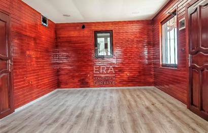 Yoğun Güzergahdaki Benzin İstasyonunda Kafe-Restoran için Dükkan