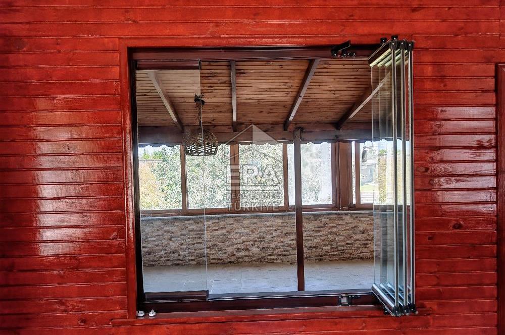 Yoğun Güzergahdaki Benzin İstasyonunda Kafe-Restoran için Dükkan