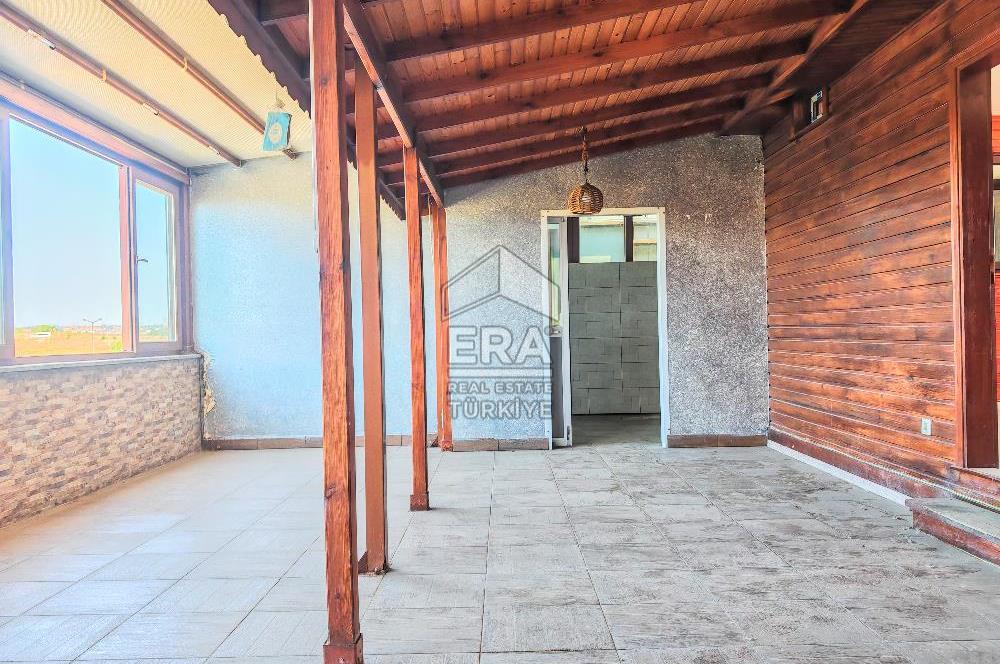 Yoğun Güzergahdaki Benzin İstasyonunda Kafe-Restoran için Dükkan