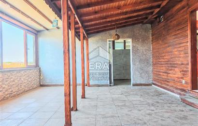 Yoğun Güzergahdaki Benzin İstasyonunda Kafe-Restoran için Dükkan