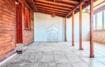 Yoğun Güzergahdaki Benzin İstasyonunda Kafe-Restoran için Dükkan