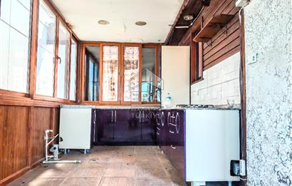 Yoğun Güzergahdaki Benzin İstasyonunda Kafe-Restoran için Dükkan