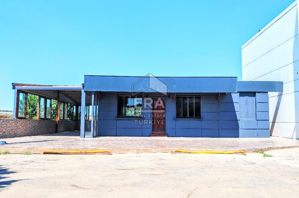 Yoğun Güzergahdaki Benzin İstasyonunda Kafe-Restoran için Dükkan