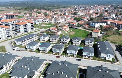 AYVALIK ALTINOVA SİBER LİFE SİTESİNDE SATILIK 3+1 VİLLA