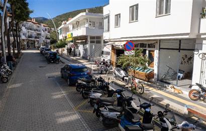 Datça Merkezde Ambarcı Caddesi'nde Satılık Ticari Dükkan