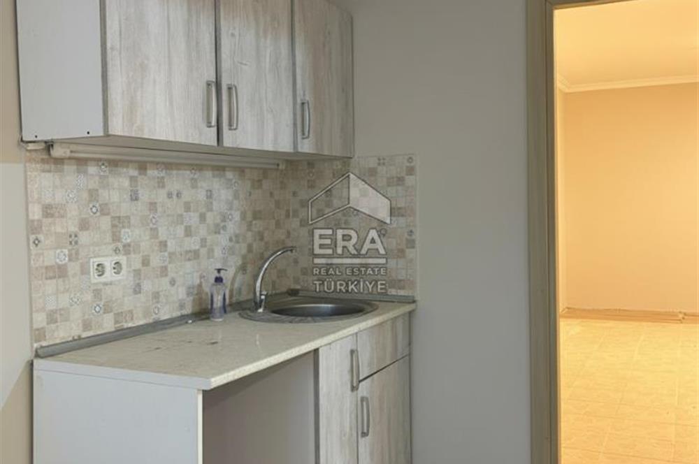 Zekeriyaköy Çarşıda Bahçe Kullanımlı 3 Odalı Kiralık Ofis