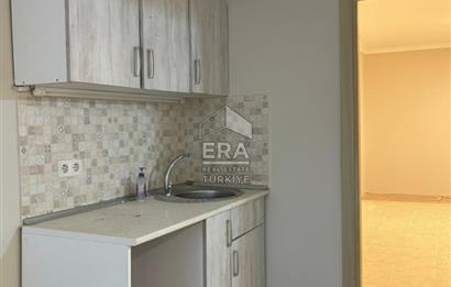 Zekeriyaköy Çarşıda Bahçe Kullanımlı 3 Odalı Kiralık Ofis