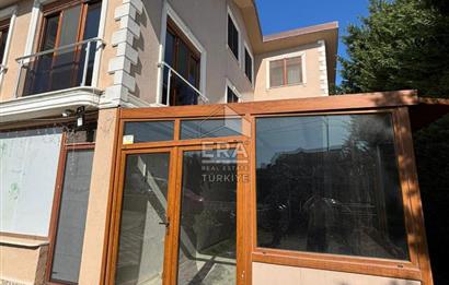 Zekeriyaköy Çarşıda Bahçe Kullanımlı 3 Odalı Kiralık Ofis