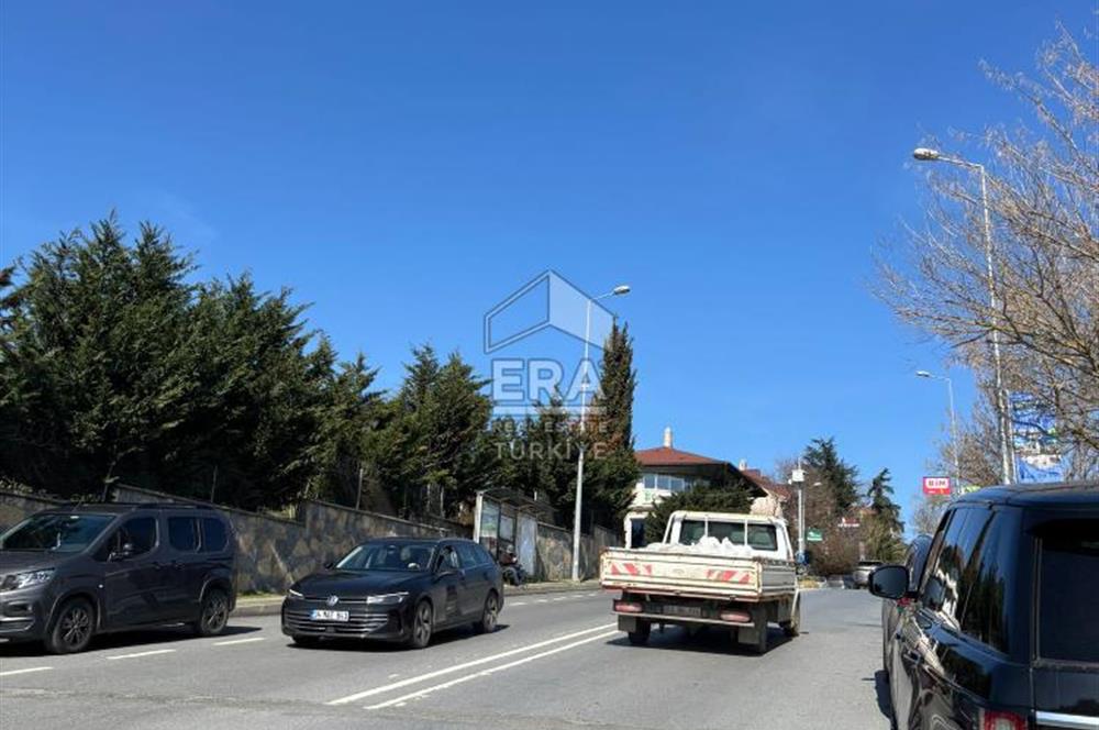 Zekeriyaköy Çarşıda Bahçe Kullanımlı 3 Odalı Kiralık Ofis