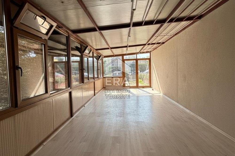 Zekeriyaköy Çarşıda Bahçe Kullanımlı 3 Odalı Kiralık Ofis