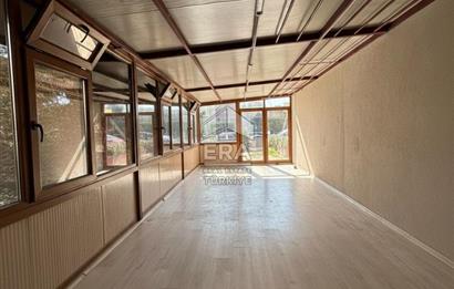 Zekeriyaköy Çarşıda Bahçe Kullanımlı 3 Odalı Kiralık Ofis