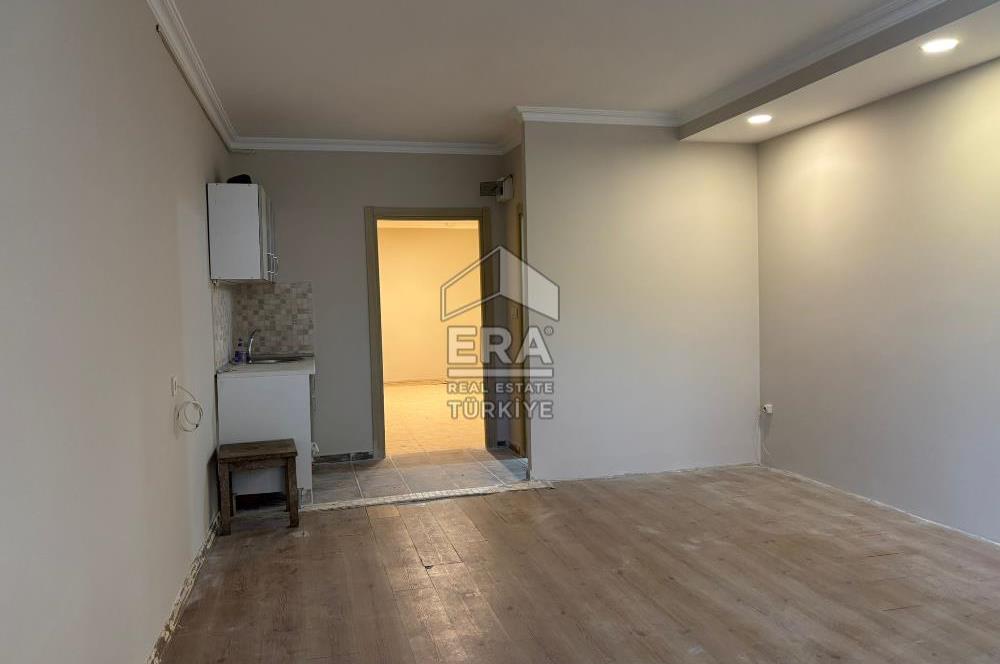 Zekeriyaköy Çarşıda Bahçe Kullanımlı 3 Odalı Kiralık Ofis