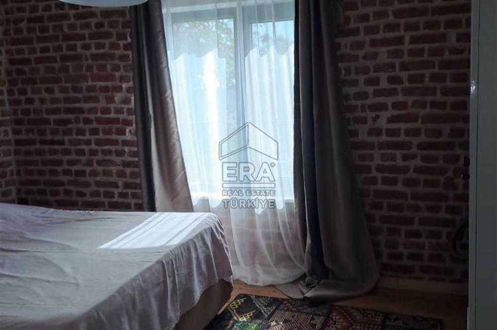 Ayvalık Fethiye Mahallesi’nde Kiralık 3+1 Bahçeli Masrafsız Rum Taş Ev