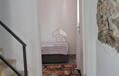 Ayvalık Fethiye Mahallesi’nde Kiralık 3+1 Bahçeli Masrafsız Rum Taş Ev