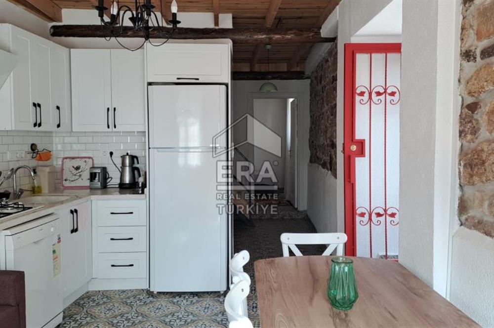 Ayvalık Fethiye Mahallesi’nde Kiralık 3+1 Bahçeli Masrafsız Rum Taş Ev